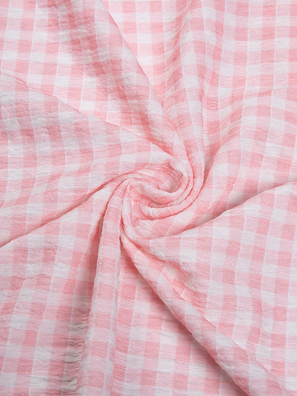 How does the wrinkle structure of Crinkle Fabric affect its wearing comfort?